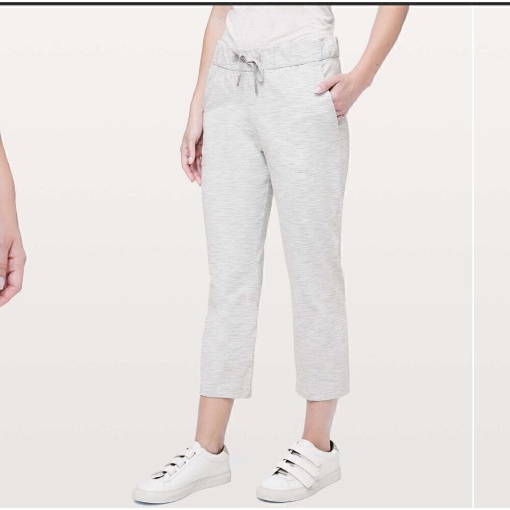 Lululemon On The Fly crop 23”, Gray Striped , Size 4 B103